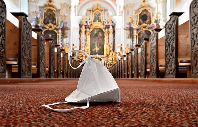 Auch in Gottesdiensten ist die Maskenpflicht gefallen. (Symbolbild)<span class='image-autor'>Foto: Rolf Poss/imago images</span>
