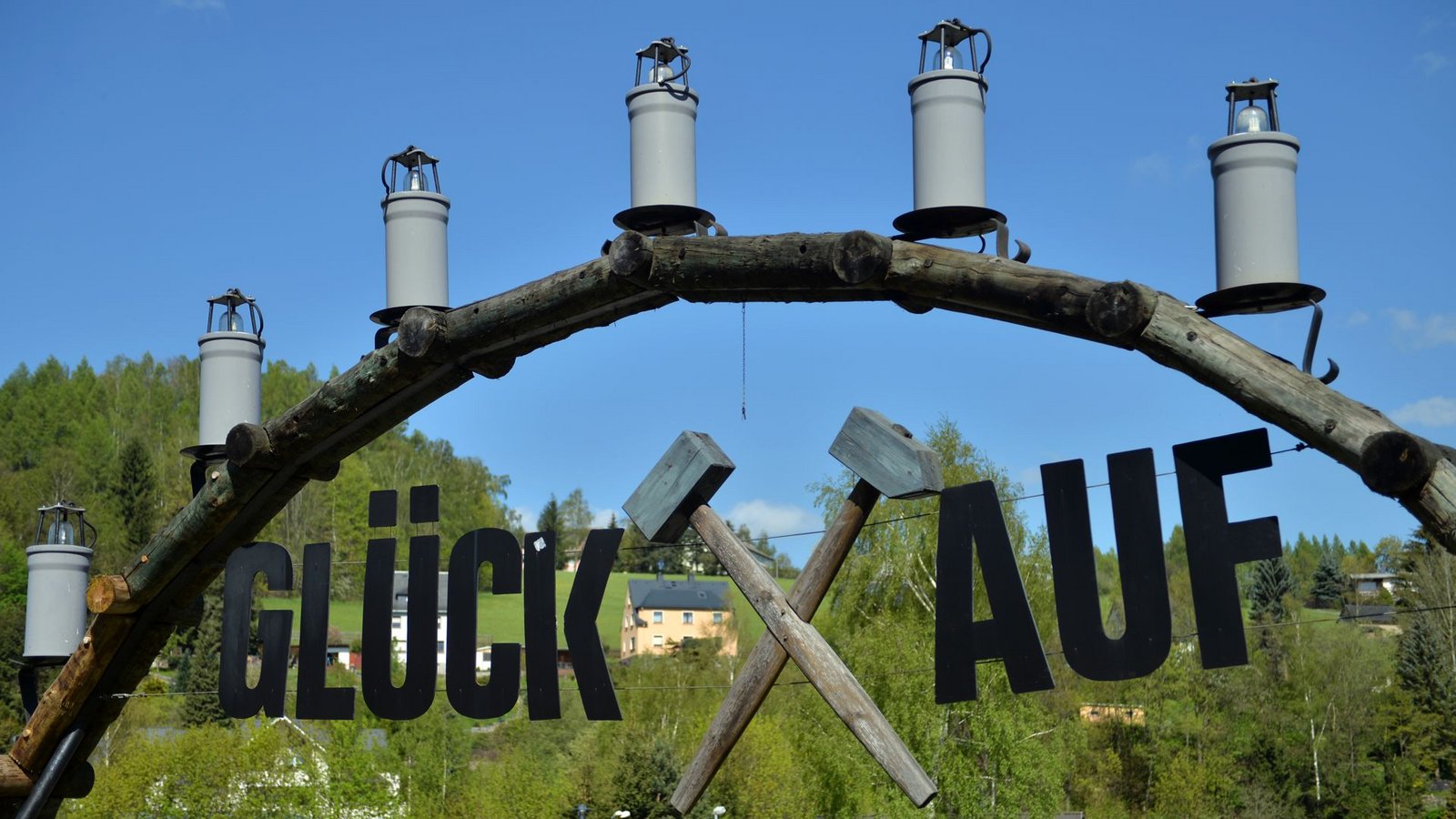 Das sächsische Bad Schlema war jahrzehntelang geprägt durch die Uranmine Wismut.Foto: picture alliance / dpa Das sächsische Bad Schlema war jahrzehntelang geprägt durch die Uranmine Wismut.Foto: picture alliance / dpa