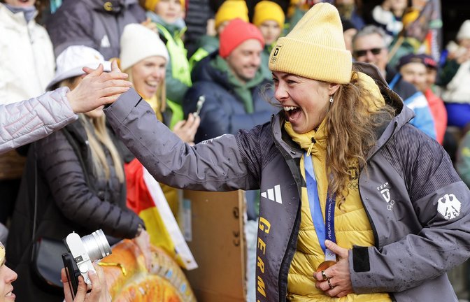 Daniela Maier genießt ihren Erfolg bei den Winterspielen, peilt aber schon die nächsten Ziele an.<span class='image-autor'>Foto: Oliver Weiken/dpa</span>