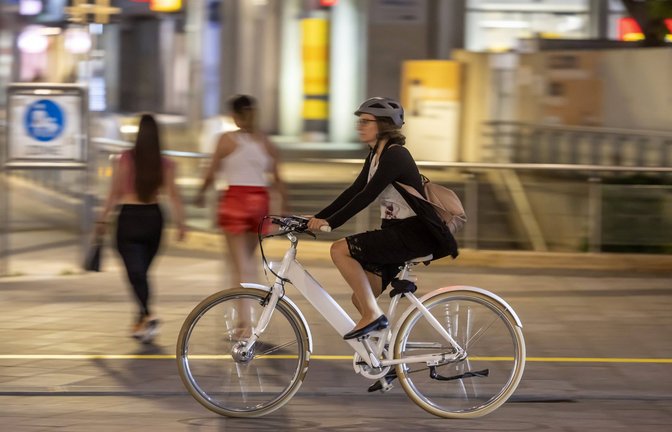 Mit dem Rad durch die Stadt – der Trend ist nicht aufzuhalten.<span class='image-autor'>Foto: imago images/Arnulf Hettrich</span>