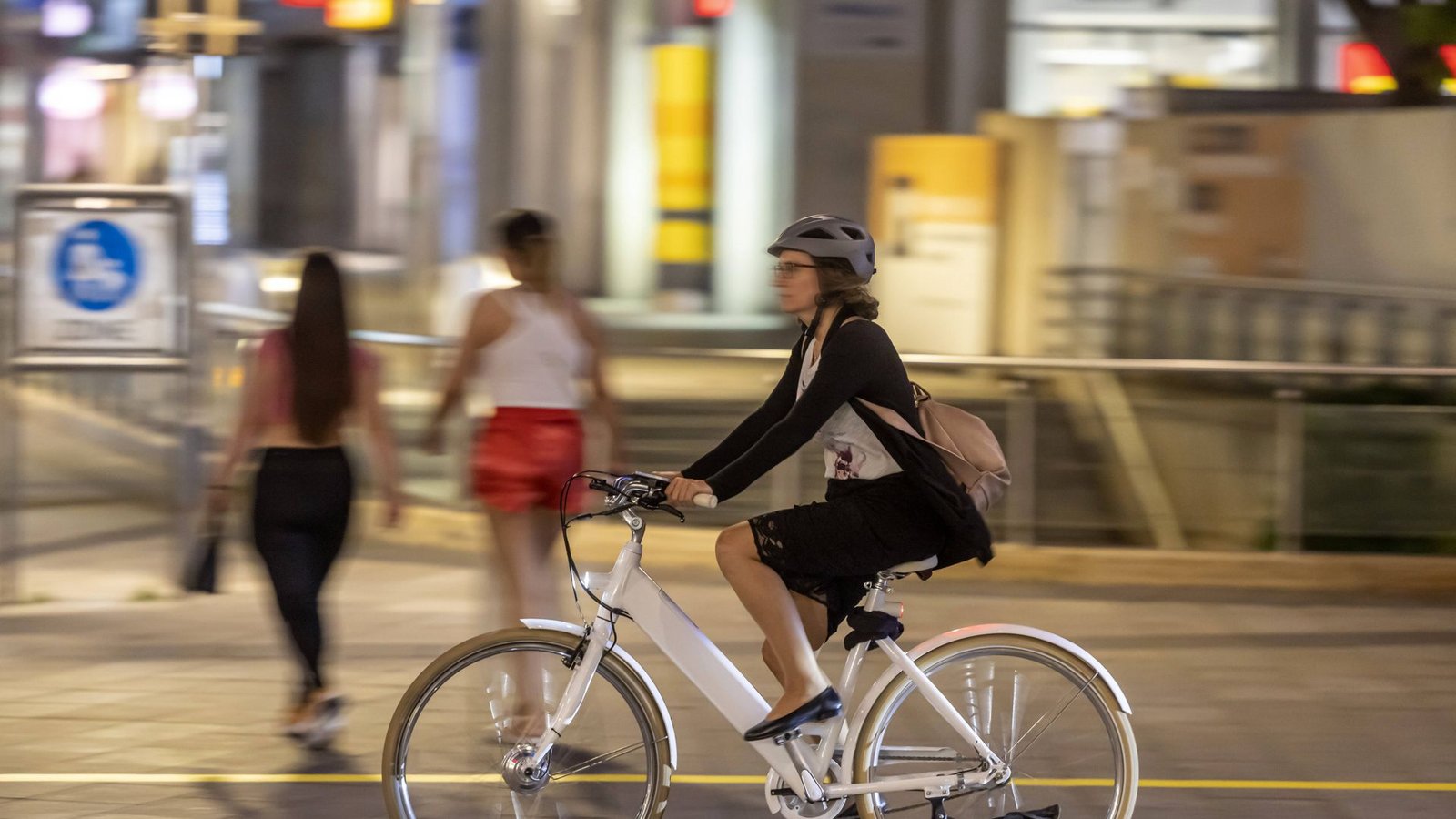 Mit dem Rad durch die Stadt – der Trend ist nicht aufzuhalten.Foto: imago images/Arnulf Hettrich Mit dem Rad durch die Stadt – der Trend ist nicht aufzuhalten.Foto: imago images/Arnulf Hettrich