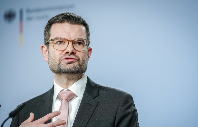Bundesjustizminister Marco Buschmann (FDP) weiß: Eine Elementarschadenpflichtversicherung verhindert keine Elementarschäden. Nach dieser Logik braucht es aber auch keine Haftpflichtversicherung und keine Krankenversicherung.<span class='image-autor'>Foto: dpa/Kay Nietfeld</span>