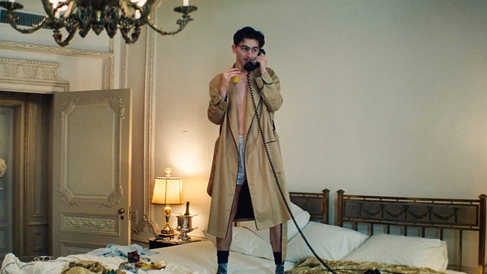 In Josh Safdies Abenteuerkomödie "Marty Supreme" mimt Timothée Chalamet den Tischtennisspieler Marty Mauser.Foto: IMAGO / Landmark Media In Josh Safdies Abenteuerkomödie "Marty Supreme" mimt Timothée Chalamet den Tischtennisspieler Marty Mauser.Foto: IMAGO / Landmark Media