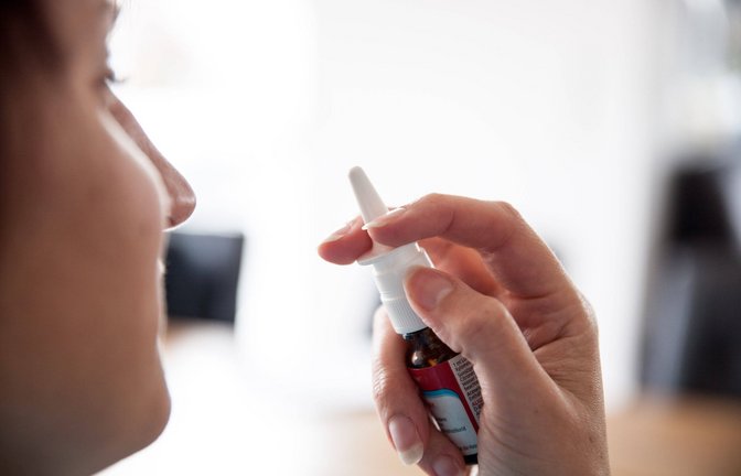 Nasensprays mit geringem Cortison-Gehalt gelten als gute Helfer – aber es gibt auch einige Alternativen.<span class='image-autor'>Foto: imago//K. Schmitt</span>