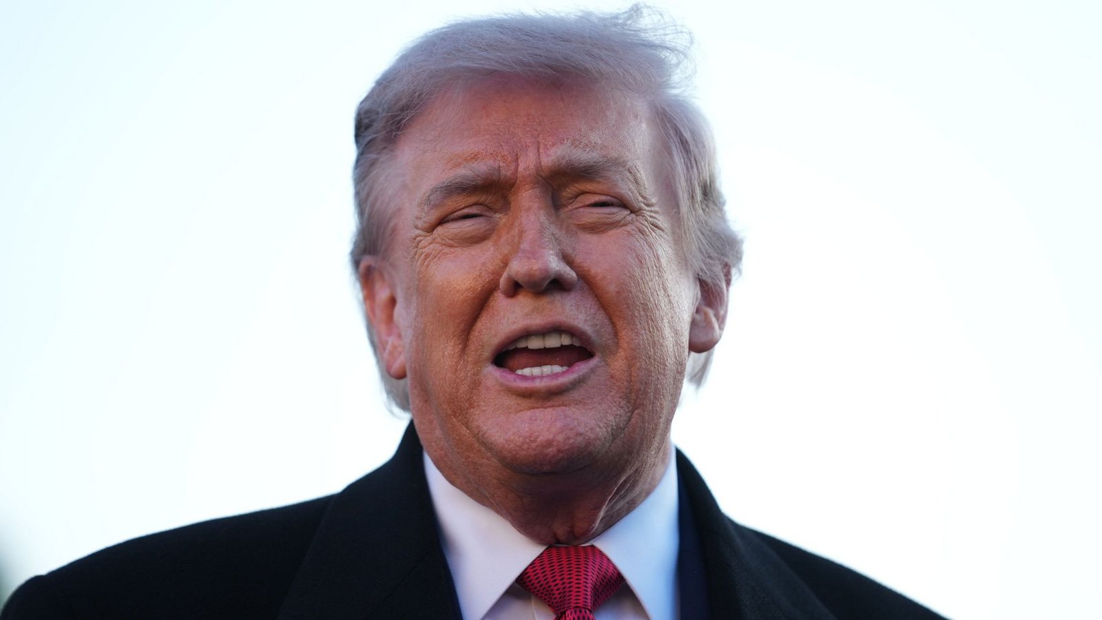 Donald Trump droht der EU wieder einmal mit Zöllen. Doch der US-Präsident ist weniger stark, als er sich aufführt.Foto: Mark Schiefelbein/AP/dpa Donald Trump droht der EU wieder einmal mit Zöllen. Doch der US-Präsident ist weniger stark, als er sich aufführt.Foto: Mark Schiefelbein/AP/dpa