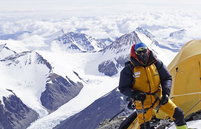 Der Bühler Ralf Dujmovits, hier am Mount Everest, ist der erste Deutsche, der alle 14 8000er der Welt bestiegen hat.<span class='image-autor'>Foto: Ralf Dujmovits/Bruno Hufschmid</span>