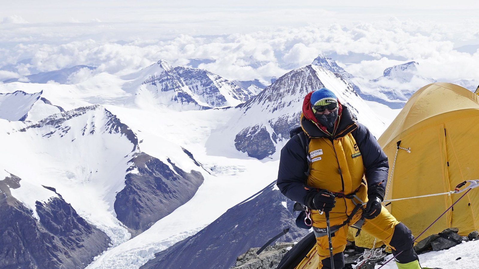Der Bühler Ralf Dujmovits, hier am Mount Everest, ist der erste Deutsche, der alle 14 8000er der Welt bestiegen hat.Foto: Ralf Dujmovits/Bruno Hufschmid Der Bühler Ralf Dujmovits, hier am Mount Everest, ist der erste Deutsche, der alle 14 8000er der Welt bestiegen hat.Foto: Ralf Dujmovits/Bruno Hufschmid