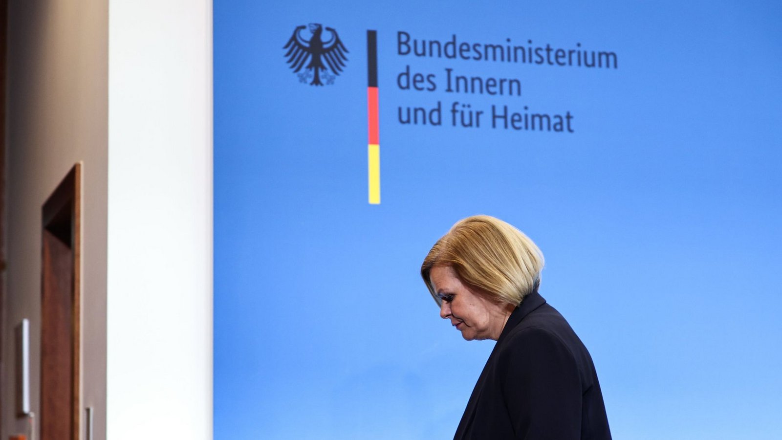 Auch Bundesinnenministerin Nancy Faeser wirkt hilflos.Foto: dpa/Hannes P Albert Auch Bundesinnenministerin Nancy Faeser wirkt hilflos.Foto: dpa/Hannes P Albert
