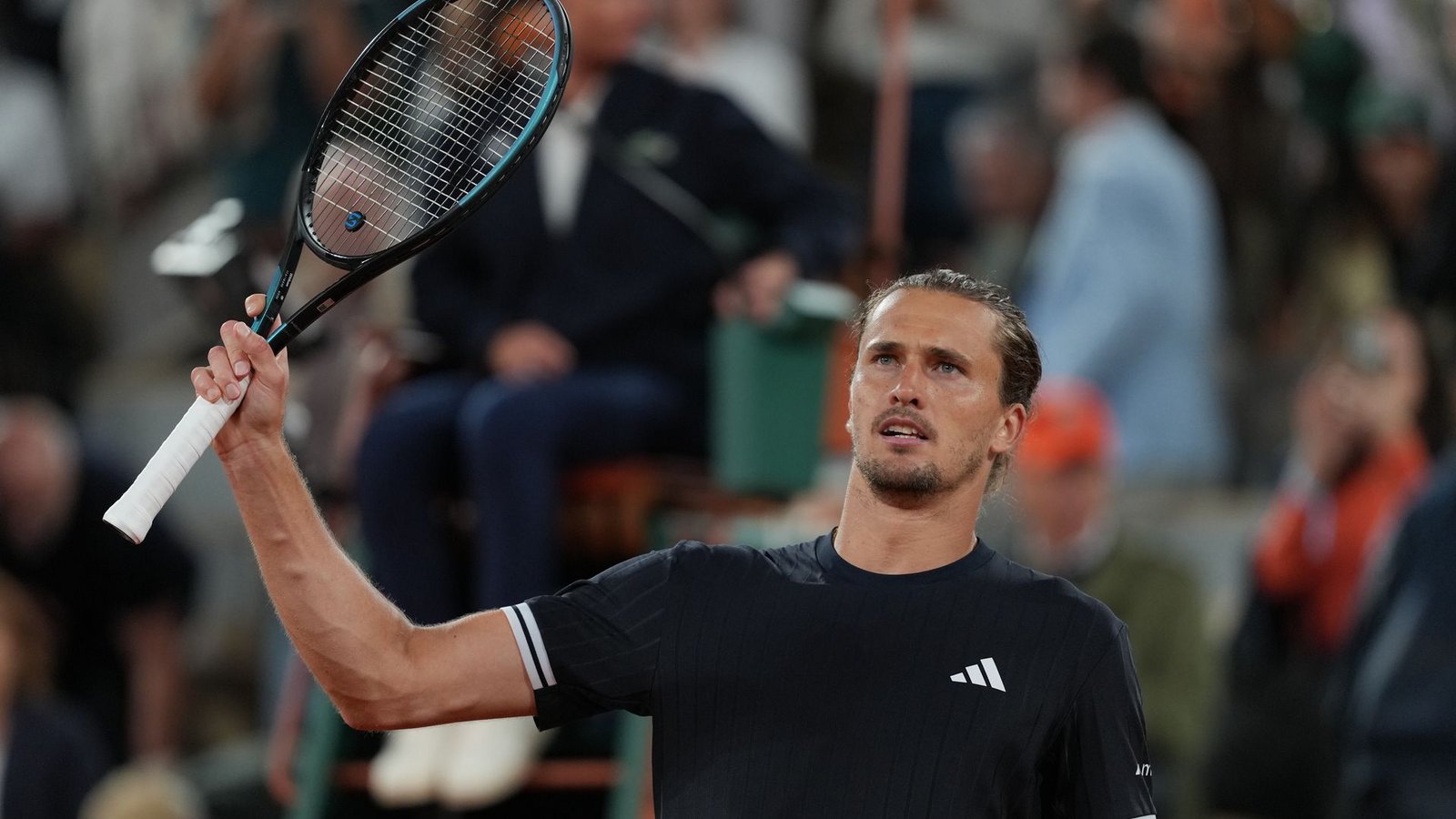 Alexander Zverev will auch im Halbfinale der French Open jubeln.Foto: Thibault Camus/AP/dpa Alexander Zverev will auch im Halbfinale der French Open jubeln.Foto: Thibault Camus/AP/dpa