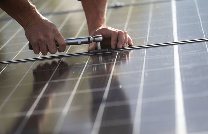 Solaranlagen auf denkmalgeschützten Gebäuden werden laut Ministerium leichter genehmigt.<span class='image-autor'>Foto: dpa/Marijan Murat</span>
