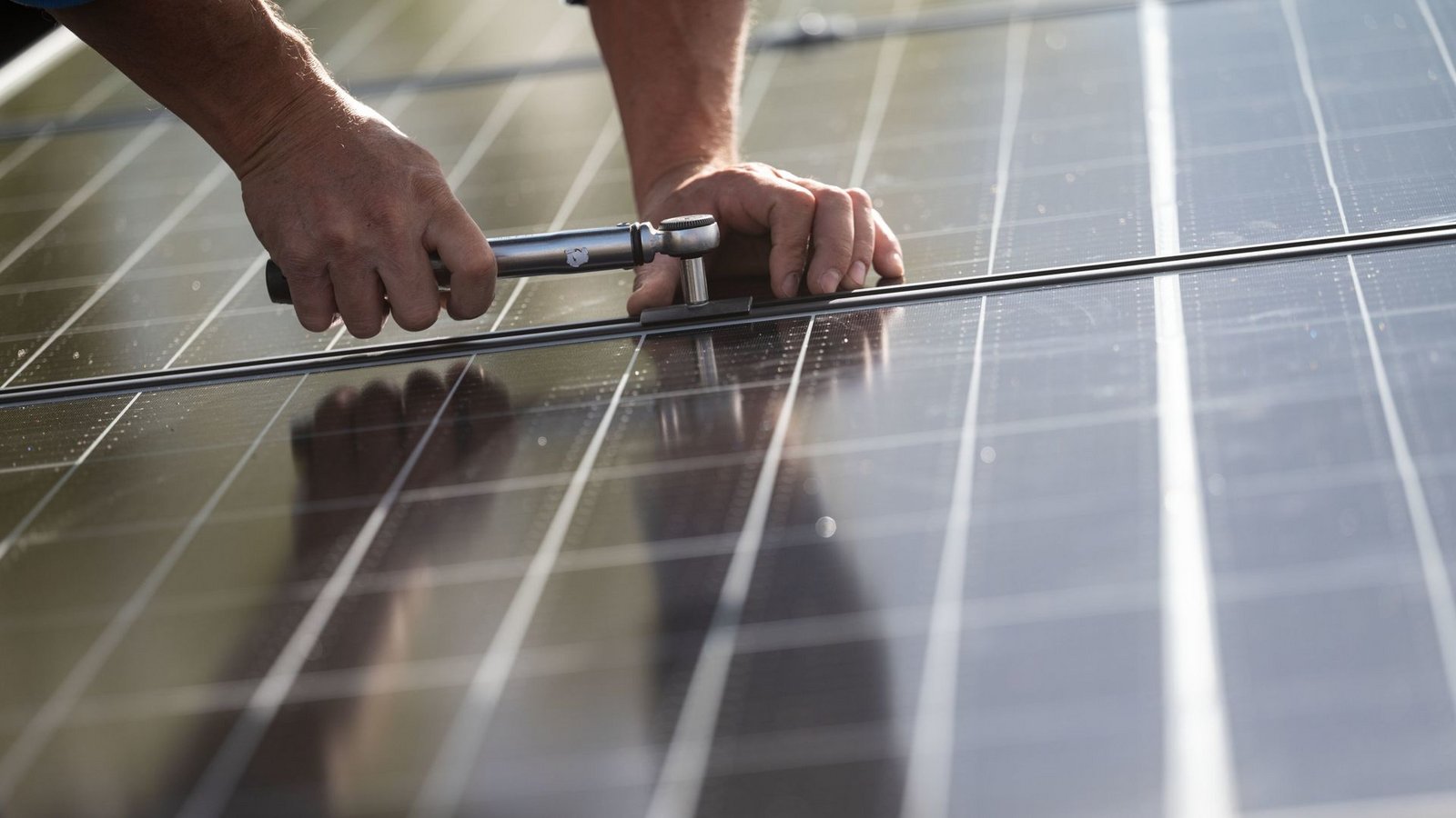 Solaranlagen auf denkmalgeschützten Gebäuden werden laut Ministerium leichter genehmigt.Foto: dpa/Marijan Murat Solaranlagen auf denkmalgeschützten Gebäuden werden laut Ministerium leichter genehmigt.Foto: dpa/Marijan Murat