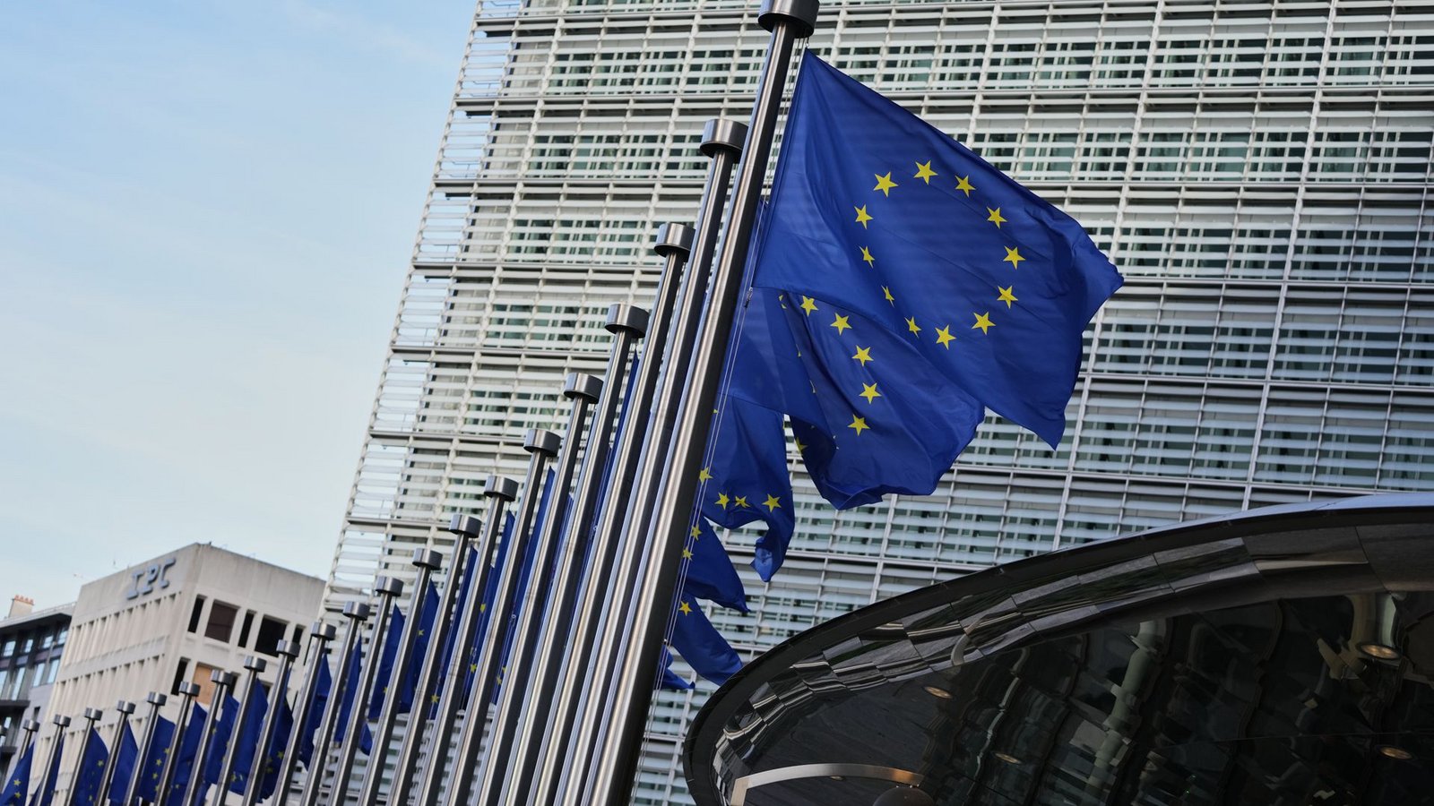 Die EU-Kommission sucht wieder einmal neues Personal. Doch wer in der Behörde arbeiten will, muss eine hohe Hürde überwinden: den Concours.Foto: Virginia Mayo/AP/dpa