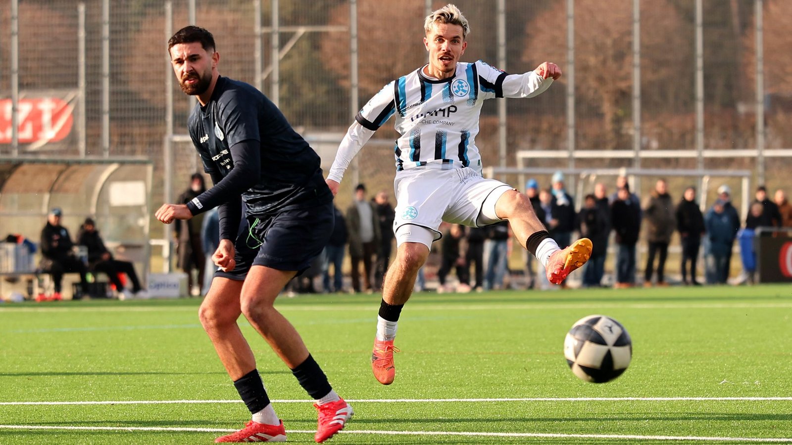 Kickers-Offensivmann Christian Mauersberger (re.) ist für das Spiel am Bieberer Berg wieder einsatzbereit.Foto: Baumann/Alexander Keppler Kickers-Offensivmann Christian Mauersberger (re.) ist für das Spiel am Bieberer Berg wieder einsatzbereit.Foto: Baumann/Alexander Keppler