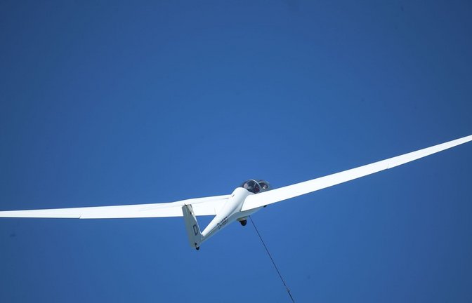 Der Flugschüler wurde bei dem Unfall verletzt. (Symbolbild)<span class='image-autor'>Foto: David Young/dpa/David Young</span>