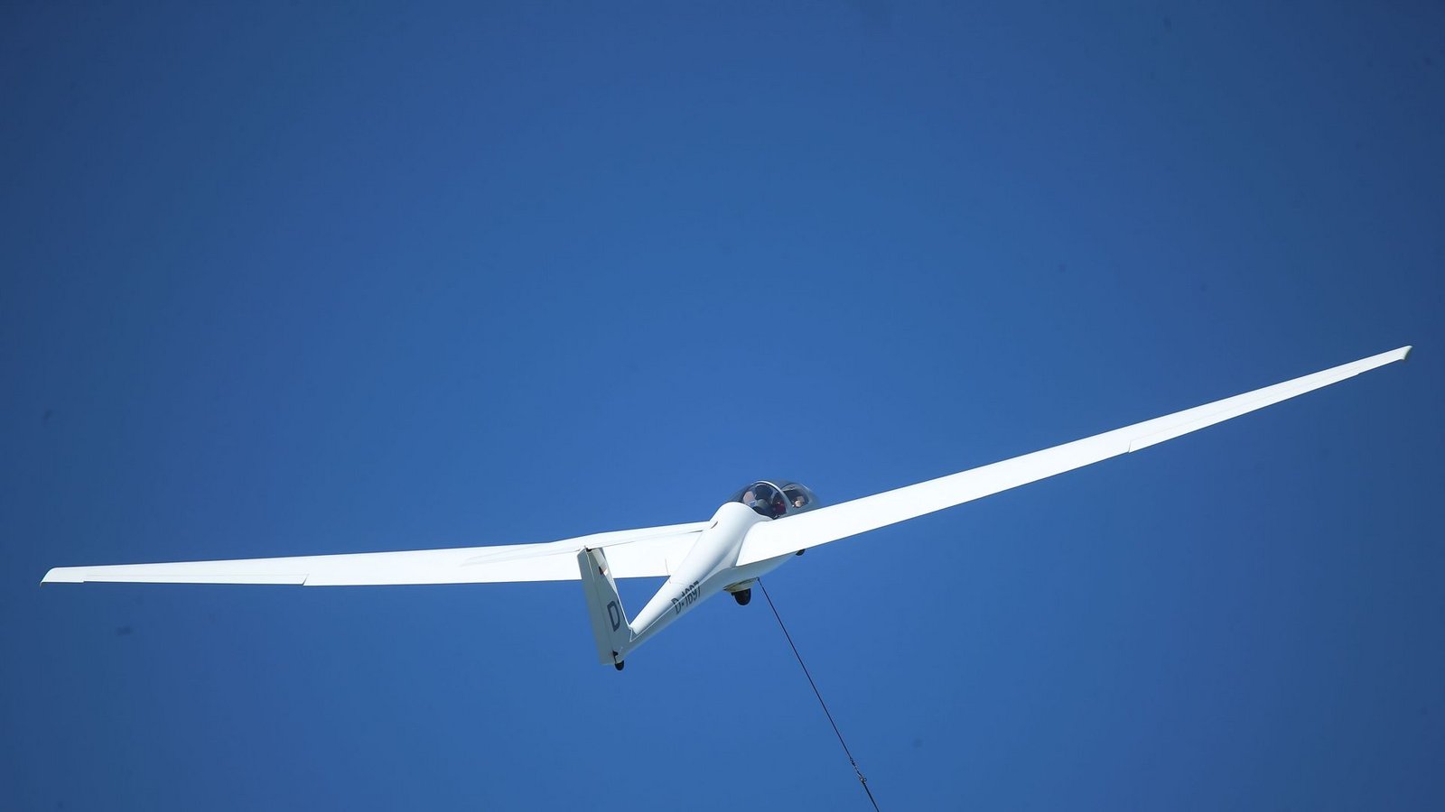 Der Flugschüler wurde bei dem Unfall verletzt. (Symbolbild)Foto: David Young/dpa/David Young