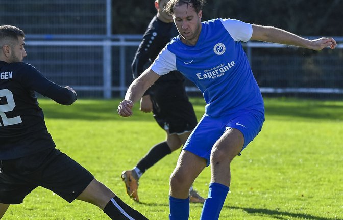 Der SV Illingen (rechts Andreas Köppl) muss am Sonntag im unangenehmen Auswärtsspiel gegen den FV Kirchheim ran. <span class='image-autor'>Foto: Leitner</span>