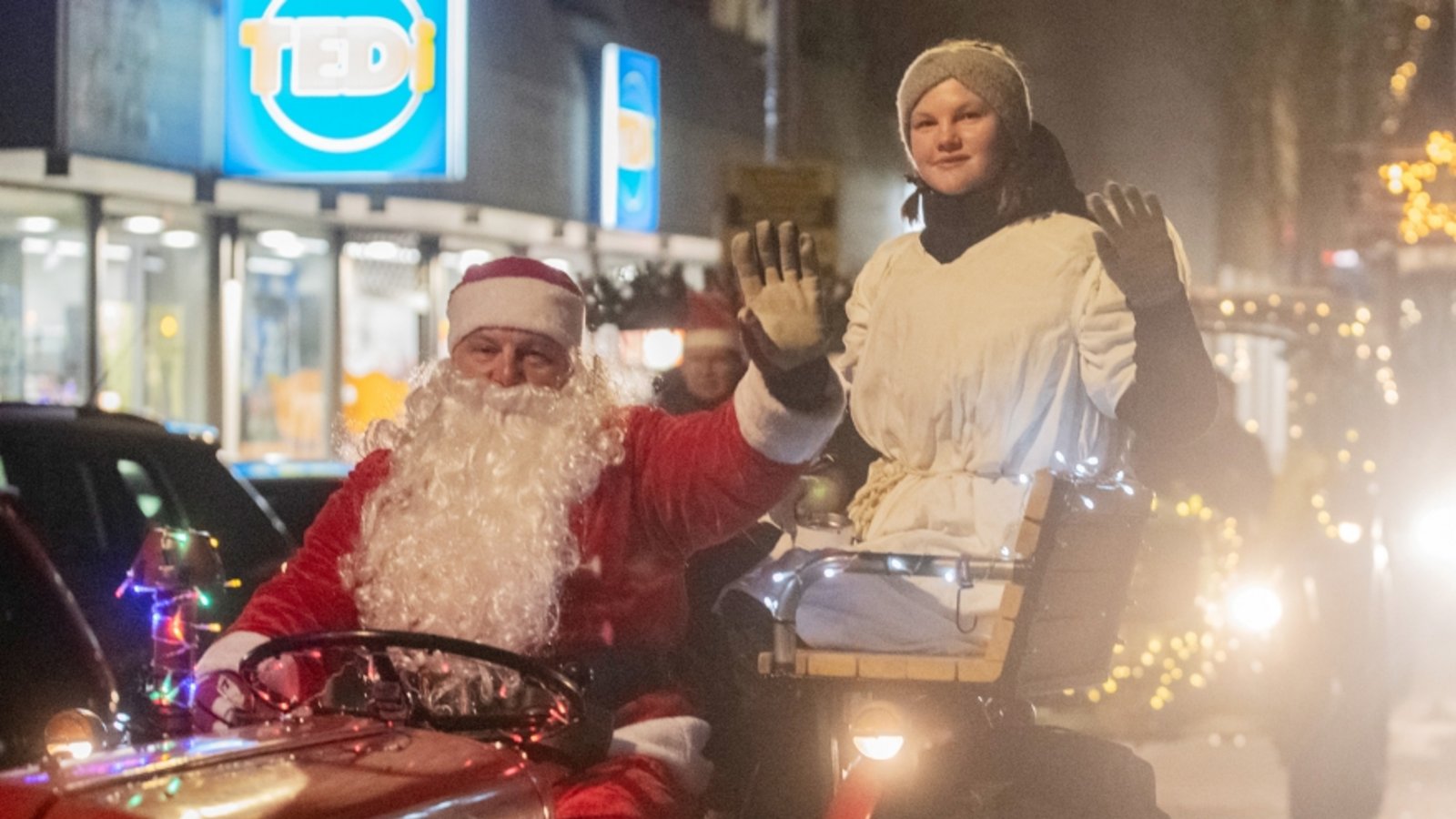 Auch der Nikolaus ist in Illingen auf einem Schlepper unterwegs. Foto: Fotomoment Auch der Nikolaus ist in Illingen auf einem Schlepper unterwegs. Foto: Fotomoment
