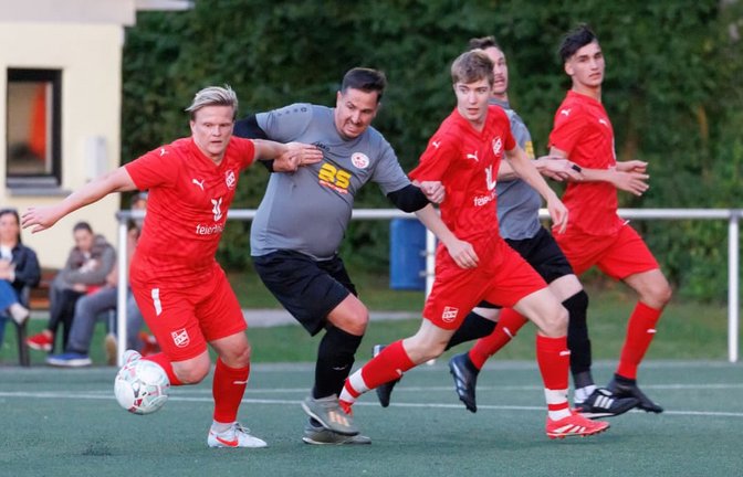Kämpferisch 1A, spielerisch eher ein Gewürge: Fortuna Böblingen und der SV Nufringen II fighteten um den Erfolg, fanden aber erst im Elfmeterschießen einen Sieger.<span class='image-autor'>Stefanie Schlecht</span>
