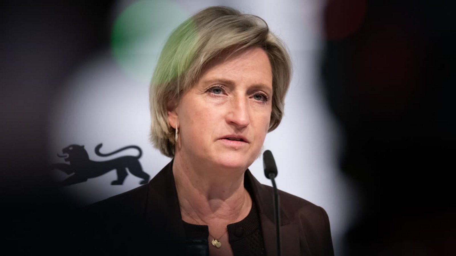 Wirtschaftsministerin Nicole Hoffmeister-Kraut (CDU) ist dem Parlament noch Antworten zu einer Coronahilfe an ihren Heimatverein, die TSG Balingen, schuldig.Silas Stein/dpa Wirtschaftsministerin Nicole Hoffmeister-Kraut (CDU) ist dem Parlament noch Antworten zu einer Coronahilfe an ihren Heimatverein, die TSG Balingen, schuldig.Silas Stein/dpa