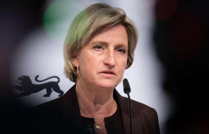 Wirtschaftsministerin Nicole Hoffmeister-Kraut (CDU) ist dem Parlament noch Antworten zu einer Coronahilfe an ihren Heimatverein, die TSG Balingen, schuldig.<span class='image-autor'>Silas Stein/dpa</span>