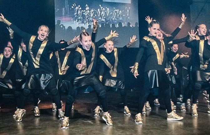 Die Vaihinger Tanzschule Rank hat mit drei Teams an den süddeutschen Meisterschaften teilgenommen. „Be One“ wurden unter den 19 Teilnehmern bei den Juniors 2 in der Endabrechnung Zweiter. Foto: Simecek