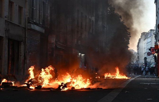 In Frankreich ist es zu heftigen Ausschreitungen gekommen.<span class='image-autor'>Emma Da Silva/AP/dpa</span>