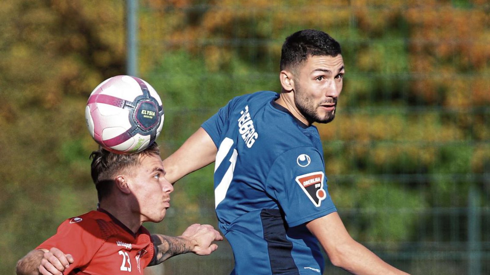 Christian Mauersberger (links) ist zwar nur 1,70 Meter groß. Das muss aber kein Nachteil im Kopfballduell sein. Foto: Baumann Christian Mauersberger (links) ist zwar nur 1,70 Meter groß. Das muss aber kein Nachteil im Kopfballduell sein. Foto: Baumann
