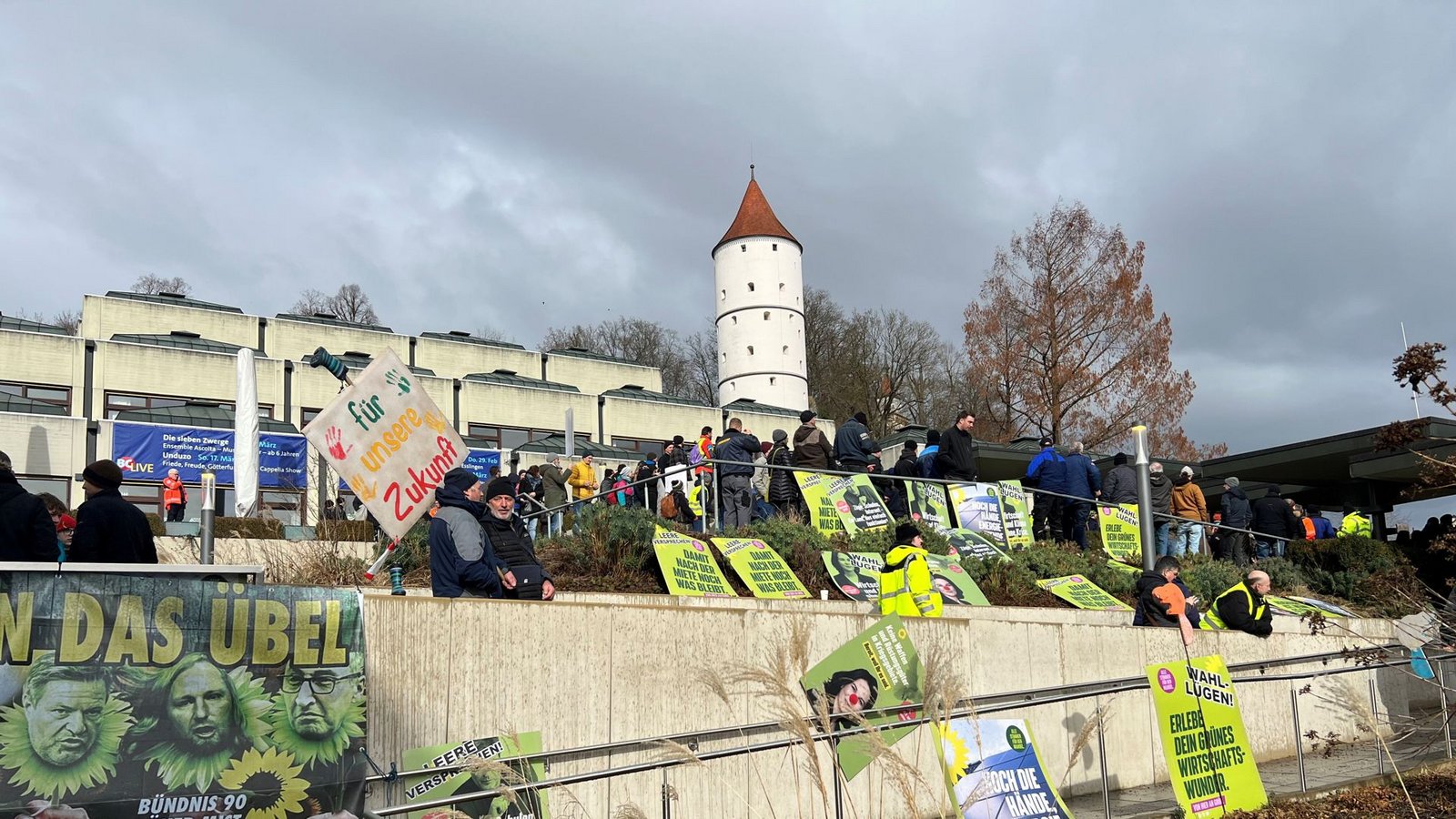 Unter den Demonstranten sind viele Landwirte.Foto: Unter den Demonstranten sind viele Landwirte.Foto: 