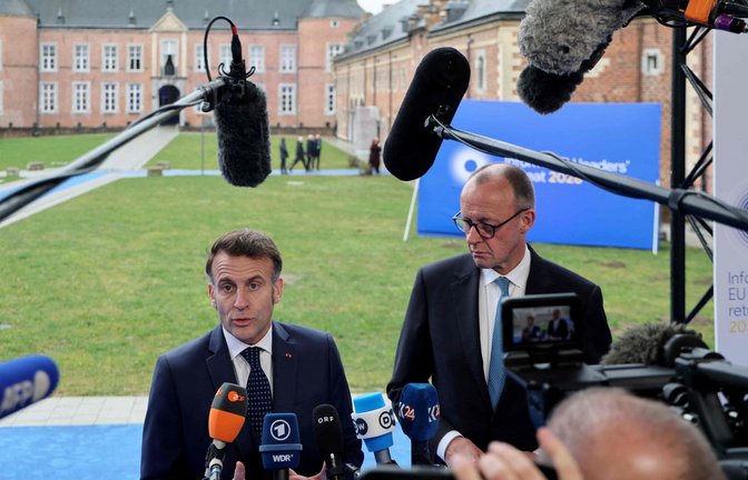 Frankreichs Präsident Macron (links) und Kanzler Merz suchen auf dem EU-Gipfel in Alden Biesen nach Wegen, die EU wieder auf Wachstumskurs zu bringen.<span class='image-autor'>Foto: AFP</span>