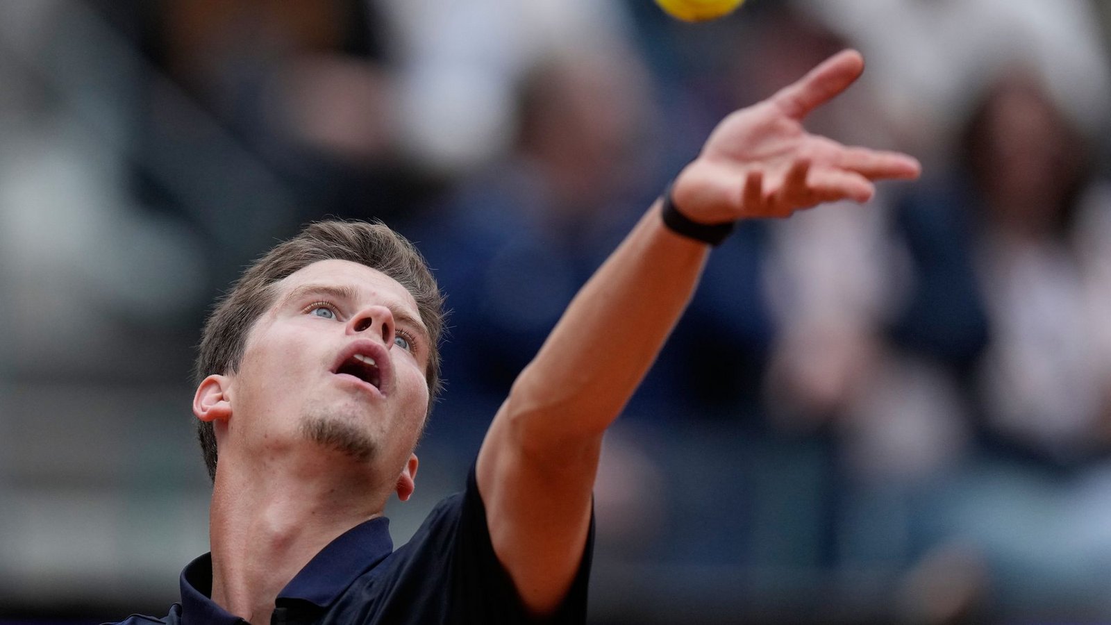 Der Belgier Alexander Blockx musste anerkennen, dass Alexander Zverev zu stark für ihn war.Foto: Alessandra Tarantino/AP/dpa Der Belgier Alexander Blockx musste anerkennen, dass Alexander Zverev zu stark für ihn war.Foto: Alessandra Tarantino/AP/dpa