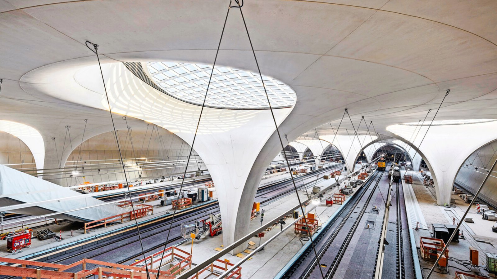 Der Hauptbahnhof bleibt länger als gedacht eine Baustelle – was der Stadt finanziell nützt.Foto: Deutsche Bahn AG/HGEsch Photography Der Hauptbahnhof bleibt länger als gedacht eine Baustelle – was der Stadt finanziell nützt.Foto: Deutsche Bahn AG/HGEsch Photography