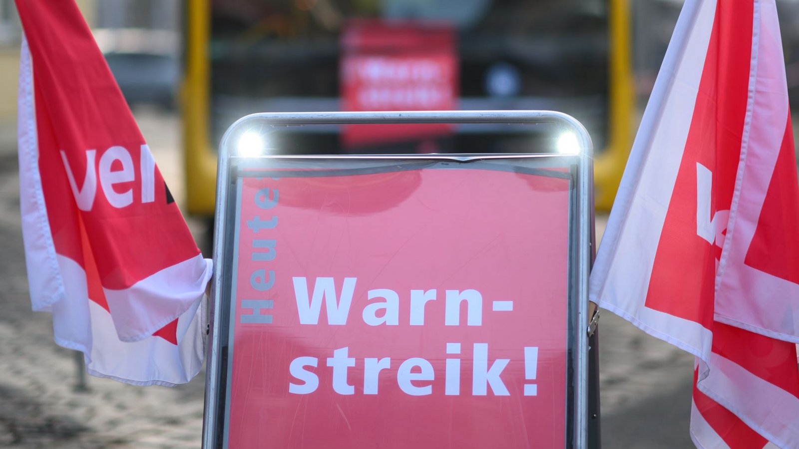 Ende voriger Woche noch bundesweit – vorerst aber nicht in Baden-Württemberg: ein Streik im kommunalen Nahverkehr.Foto: Robert Michael/dpa Ende voriger Woche noch bundesweit – vorerst aber nicht in Baden-Württemberg: ein Streik im kommunalen Nahverkehr.Foto: Robert Michael/dpa