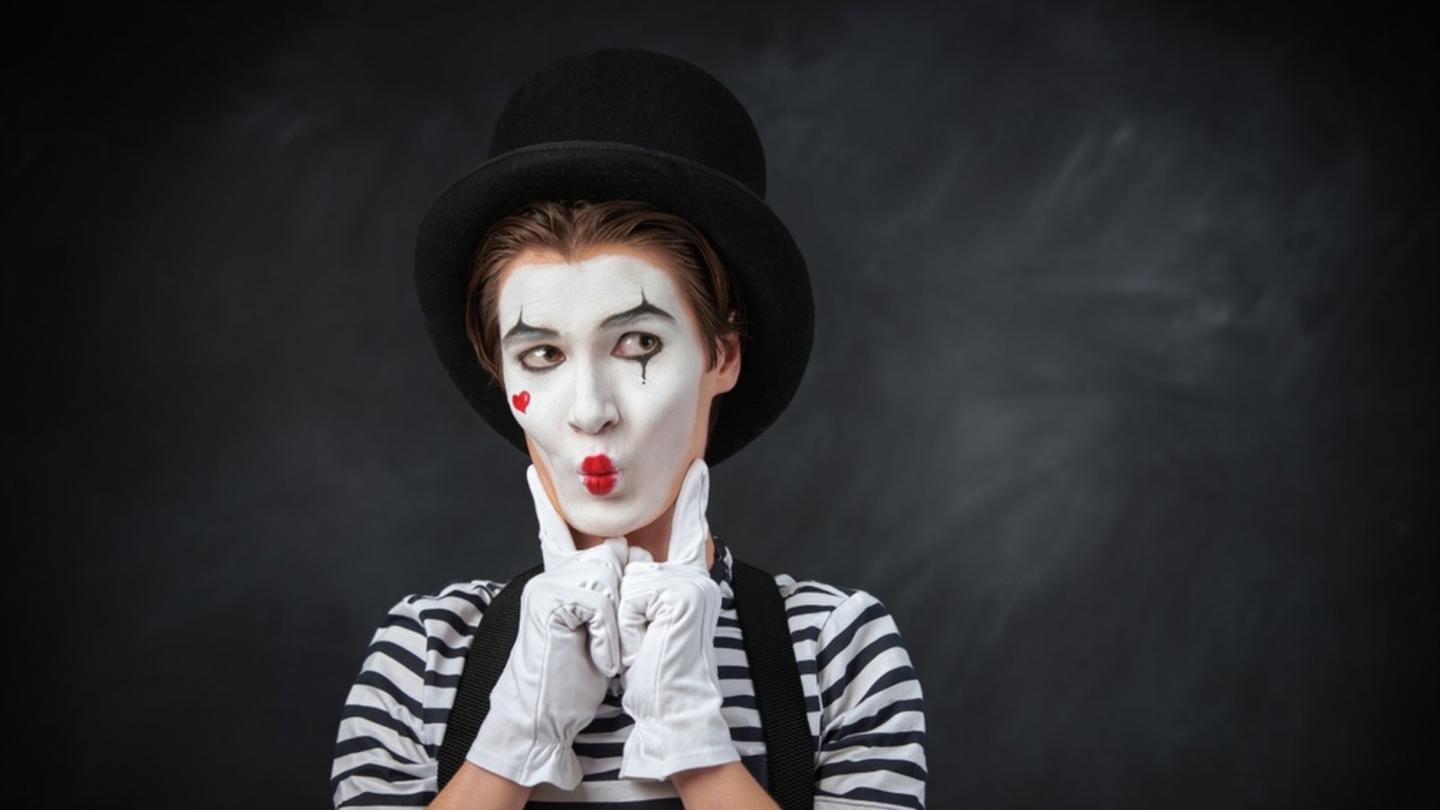 Viele Kostüme lassen sich ganz einfach auch noch Last Minute realisieren - zum Beispiel Pantomime.Foto: Kiselev Andrey Valerevich/ Shutterstock Viele Kostüme lassen sich ganz einfach auch noch Last Minute realisieren - zum Beispiel Pantomime.Foto: Kiselev Andrey Valerevich/ Shutterstock