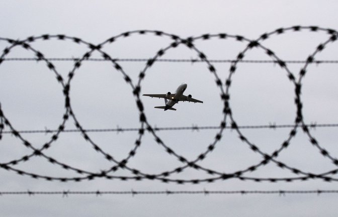 Die Bundesregierung will künftig regelmäßig nach Afghanistan und Syrien abschieben.<span class='image-autor'>Foto: Julian Stratenschulte/dpa</span>
