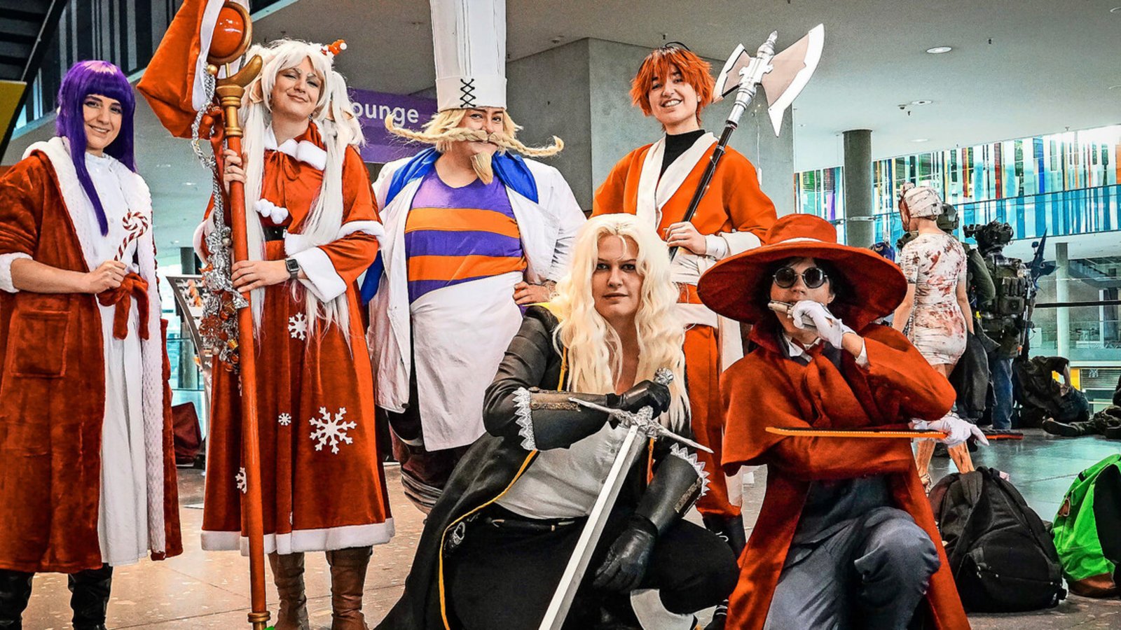 Es weihnachtet auf der Comic Con: Figuren aus dem Anime „Frieren“ erscheinen im festlichen Weihnachtsmantel.Foto: Lichtgut/Ferdinando Iannone Es weihnachtet auf der Comic Con: Figuren aus dem Anime „Frieren“ erscheinen im festlichen Weihnachtsmantel.Foto: Lichtgut/Ferdinando Iannone