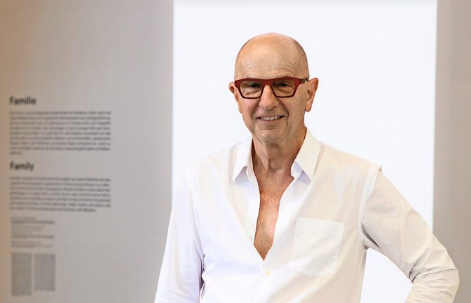 Artur Walther in  seinem Ausstellungs-Kubus bei Ulm: „Es braucht eine wahnsinnige Liebe zu dem, was man macht“, sagt er, „eine wahnsinnige Intensität  und Fokussierung. Man ist besessen, sonst funktioniert das nicht.“<span class='image-autor'>Foto: Sabina Paries</span>