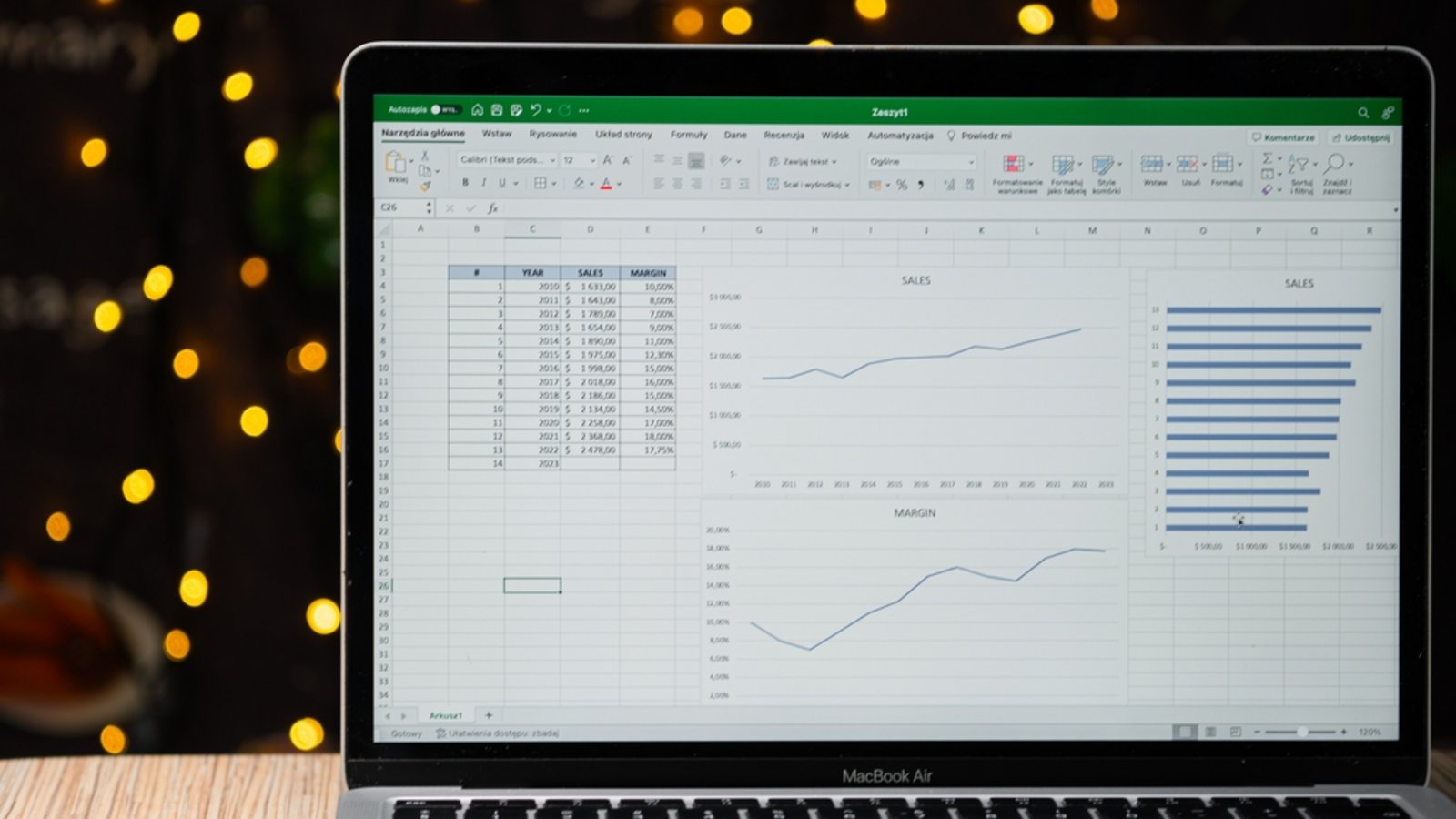 Erfahren Sie, wie Sie eine Word-Tabelle schnell und einfach in Excel umwandeln können. Folgen Sie unserer Schritt-für-Schritt Anleitung für eine nahtlose Übertragung.Foto: Kamil Zajaczkowski / Shutterstock.com Erfahren Sie, wie Sie eine Word-Tabelle schnell und einfach in Excel umwandeln können. Folgen Sie unserer Schritt-für-Schritt Anleitung für eine nahtlose Übertragung.Foto: Kamil Zajaczkowski / Shutterstock.com