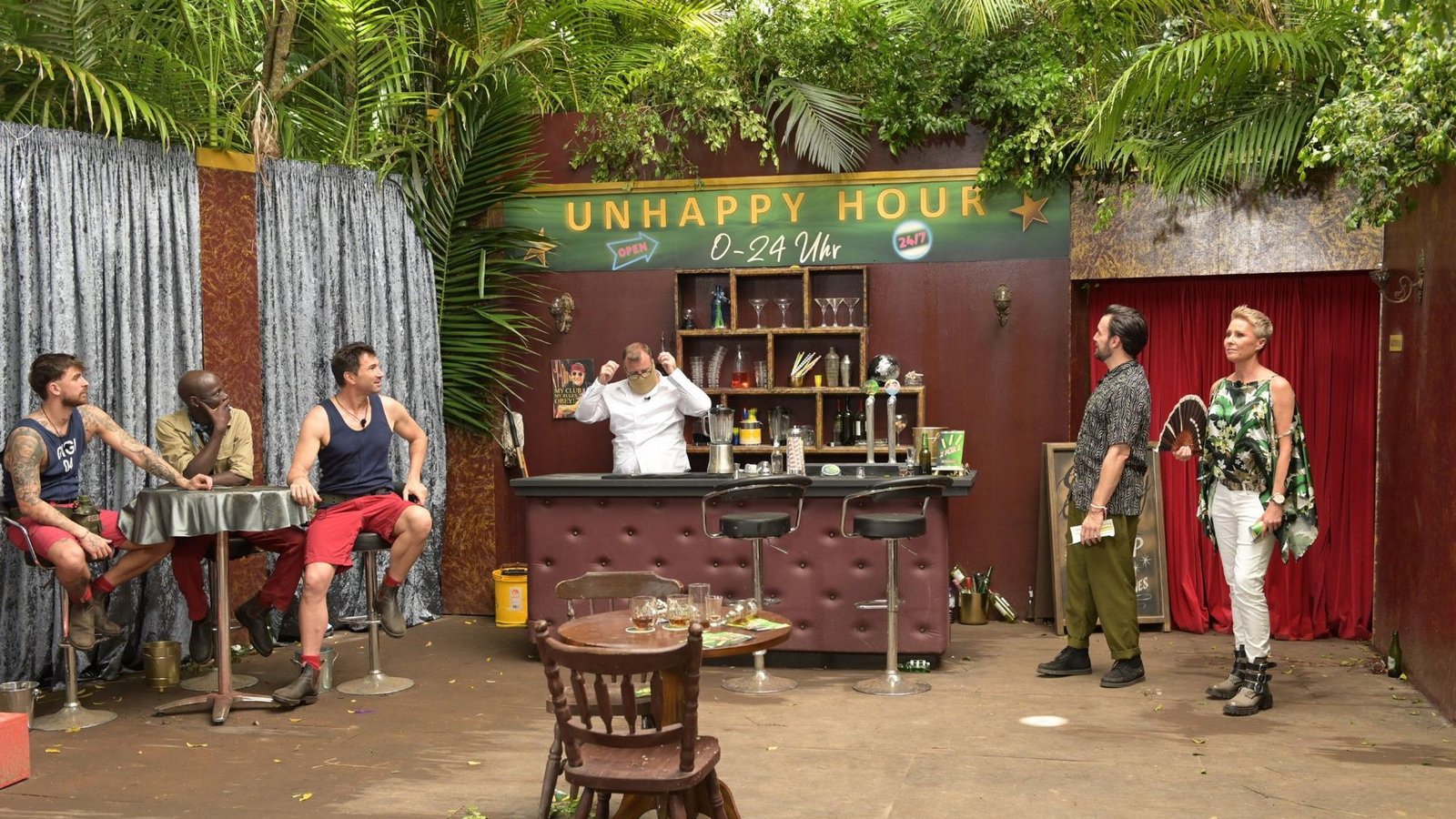 In der Dschungelprüfung müssen sich Lucas, Gigi und Papis den kulinarischen Köstlichkeiten des Dschungels stellen.Foto: RTL / Stefan Thoyah
