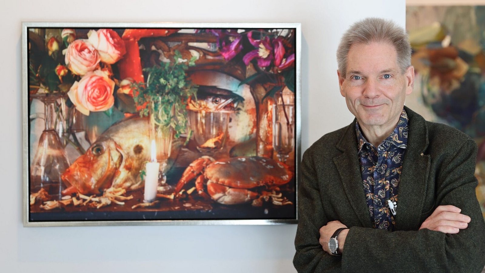 Günter Baumann mit einem Werk von Vera MercerFoto: Schlossfestspiele Ludwigsburg/Esther Janiesch.