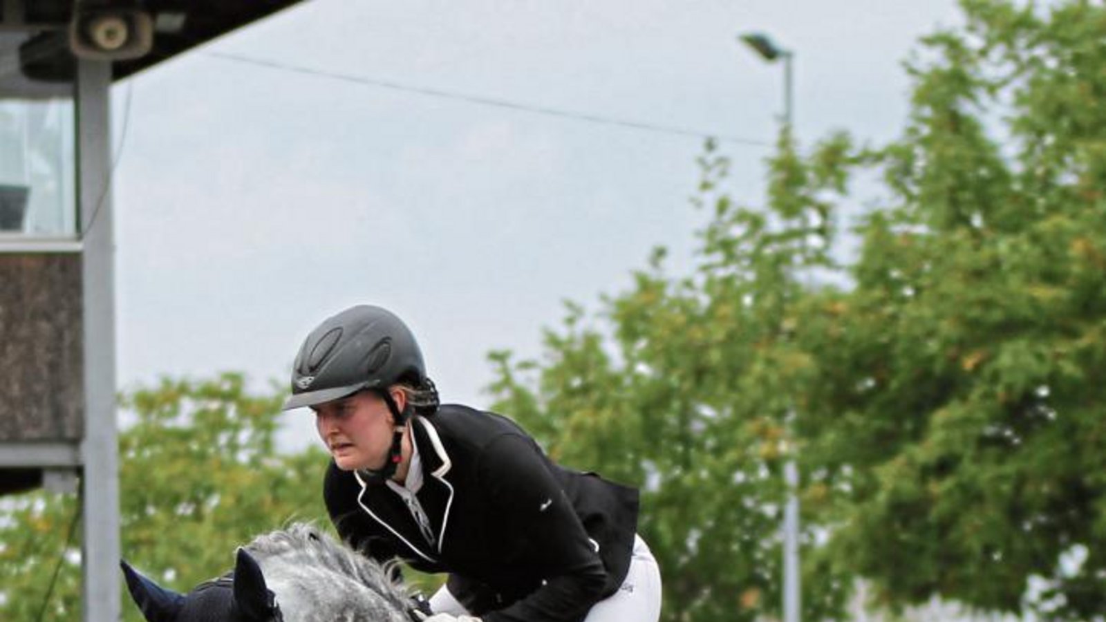 Mandy Schwamberg ist eine der vielen Lokalmatorinnen, die für den RFZV Nussdorf beim Reit- und Springturnier an den Start gehen. Foto: privat Mandy Schwamberg ist eine der vielen Lokalmatorinnen, die für den RFZV Nussdorf beim Reit- und Springturnier an den Start gehen. Foto: privat