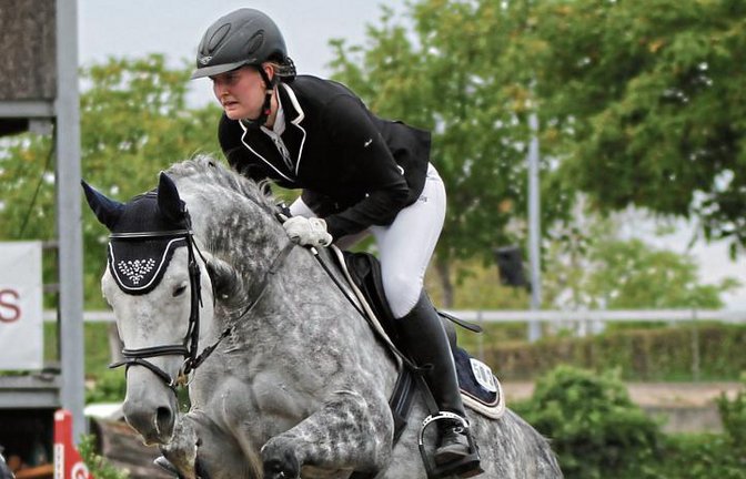 Mandy Schwamberg ist eine der vielen Lokalmatorinnen, die für den RFZV Nussdorf beim Reit- und Springturnier an den Start gehen. Foto: privat