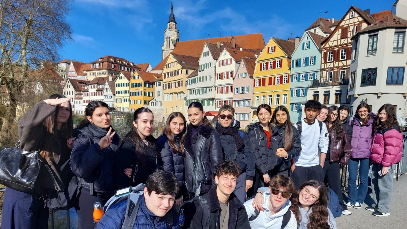 Bestes Wetter: Schüler aus Fidenza und vom FAG beim Ausflug nach Tübingen. Foto: p Bestes Wetter: Schüler aus Fidenza und vom FAG beim Ausflug nach Tübingen. Foto: p