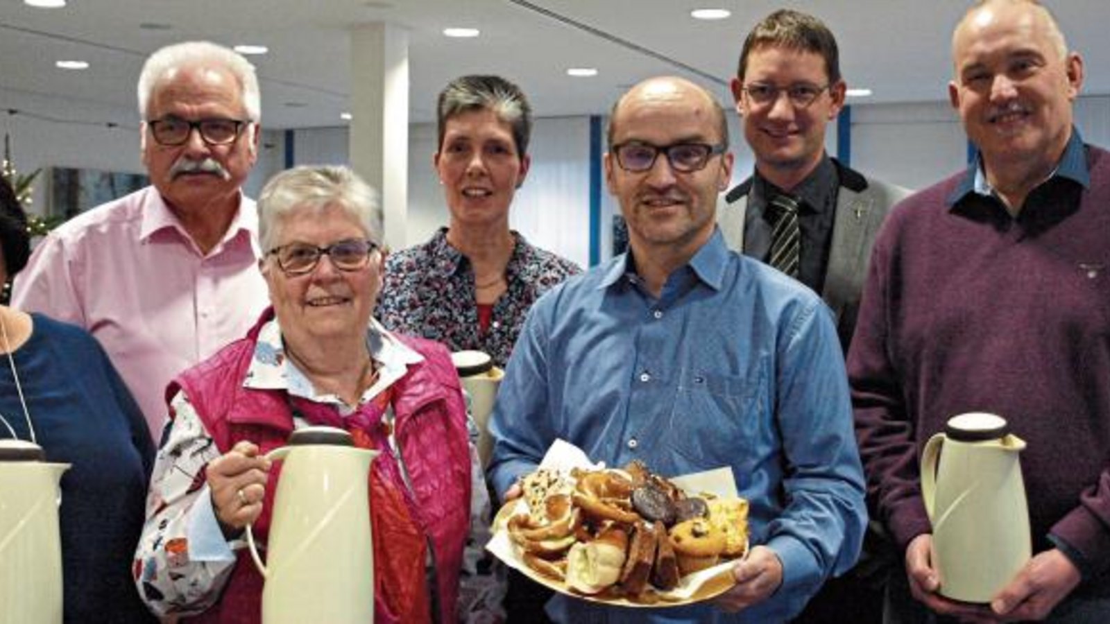 Helga (v. l.) und Martin Schöneck, Brunhilde Fink, Carmen Müller, Bürgermeister Harald Eiberger, Pastor Markus Kersten und Reiner Müller empfingen die Gäste im Illinger Rathaus. Foto: Filitz Helga (v. l.) und Martin Schöneck, Brunhilde Fink, Carmen Müller, Bürgermeister Harald Eiberger, Pastor Markus Kersten und Reiner Müller empfingen die Gäste im Illinger Rathaus. Foto: Filitz
