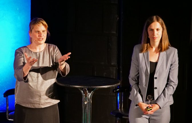VHS-Leiterin Martina Terp-Schunter (links) und Veranstaltungsmanagerin Diana Schmitt.  sf