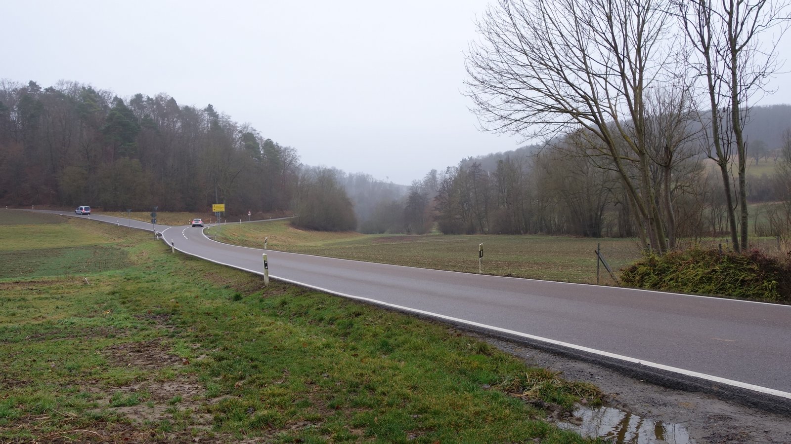 An dieser Stelle am Eberdinger Ortsausgang soll bis 2025 das erste von insgesamt vier Hochwasserrückhaltebecken im Strudelbachtal entstehen.  Foto: Archiv