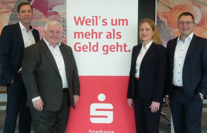 Strahlende Gesichter bei den Vorständen der Sparkasse Pforzheim-Calw (von links): Sven Eisele, Hans Neuweiler, Kerstin Gatzlaff und Dr. Georg Stickel verkünden bei der Bilanzpressekonferenz am Freitag durchweg gute Zahlen.  <span class='image-autor'>Foto: Friedrich</span>