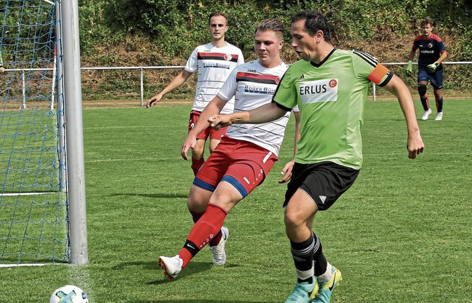Wiernsheims Torwart (rechts) ist längst überwunden, doch dieses Mal reicht es dem SVI nicht für ein Tor. Am Ende steht trotzdem ein 5:0. Foto: Küppers