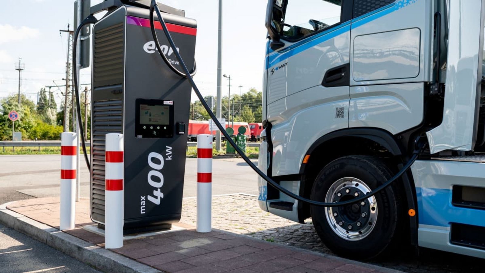 Nach viereinhalb Stunden müssen Lkw-Fahrer 45 Minuten Pause machen. Genug Zeit für einen Ladevorgang.Alena Zielinski/dpa