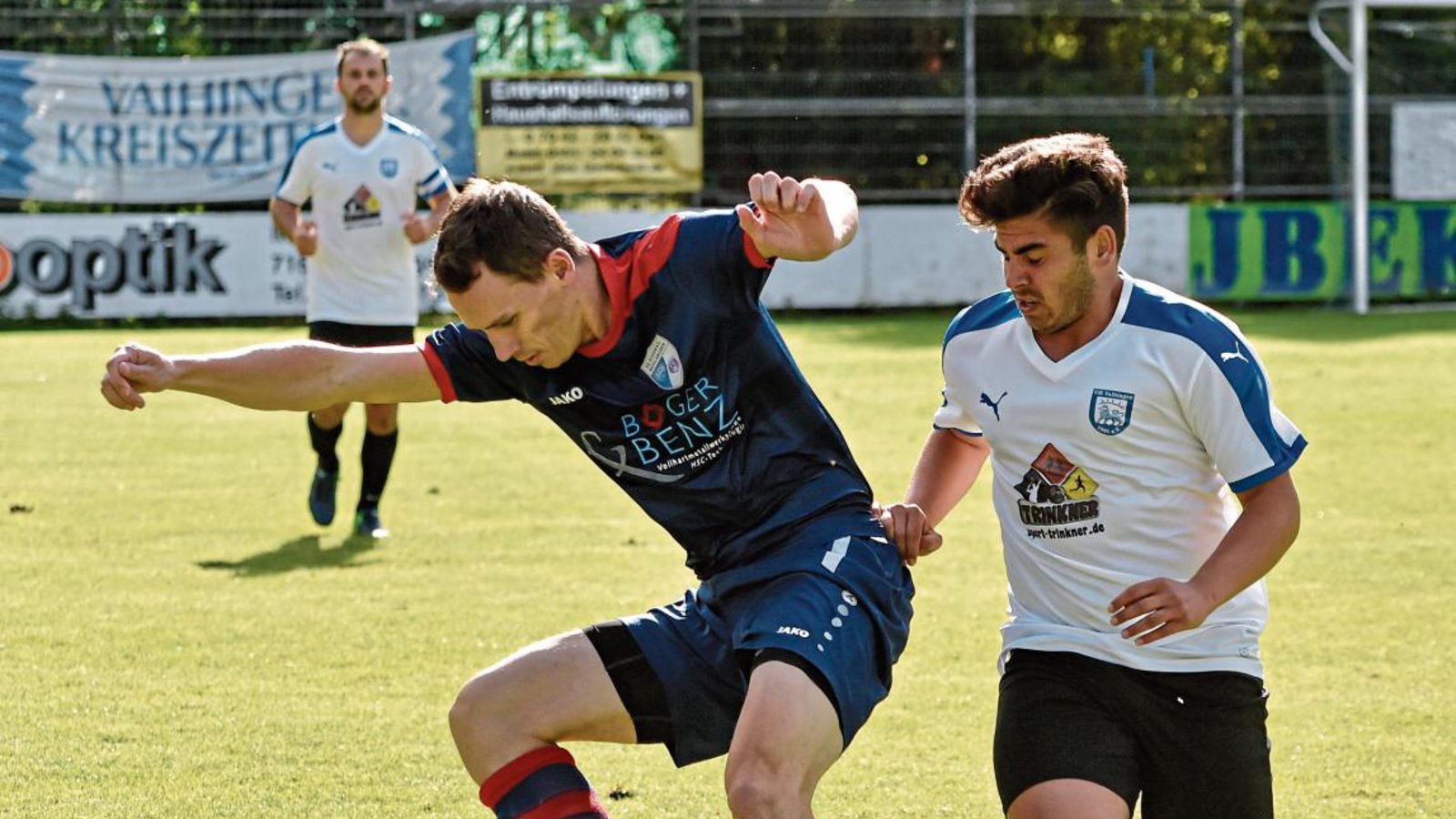Für die Kicker des VfB Vaihingen (rechts Sven Adamovic) und der SGM Roßwag/Mühlhausen (links Michael Arnold) beginnt der zweite Teil der Saison in der Kreisliga B 7 an diesem Wochenende auf unterschiedlichen Plätzen. Foto: Leitner Für die Kicker des VfB Vaihingen (rechts Sven Adamovic) und der SGM Roßwag/Mühlhausen (links Michael Arnold) beginnt der zweite Teil der Saison in der Kreisliga B 7 an diesem Wochenende auf unterschiedlichen Plätzen. Foto: Leitner