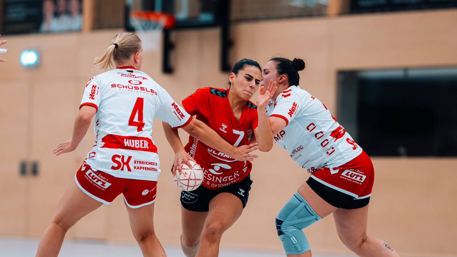 Für Rebekka Dehabe (Mitte) und den HC Metter-Enz beginnt am Samstag die neue Saison. Foto: Krause Für Rebekka Dehabe (Mitte) und den HC Metter-Enz beginnt am Samstag die neue Saison. Foto: Krause
